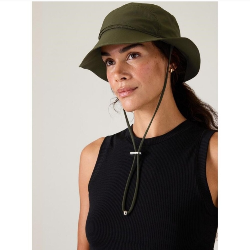 NWT Athleta Excursion Trail Hat Size M/L Olive Green